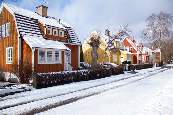 Regeringen har presenterat sitt förslag till bidrag till energieffektivisering i småhus. Foto: Aliona Kannesten, iStock.